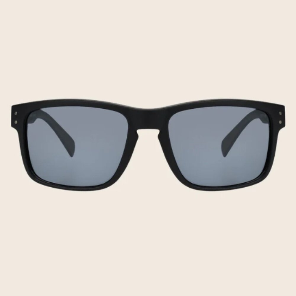 Foster Grant Panama Jack Polarized Matte Black Classic Sunglasses